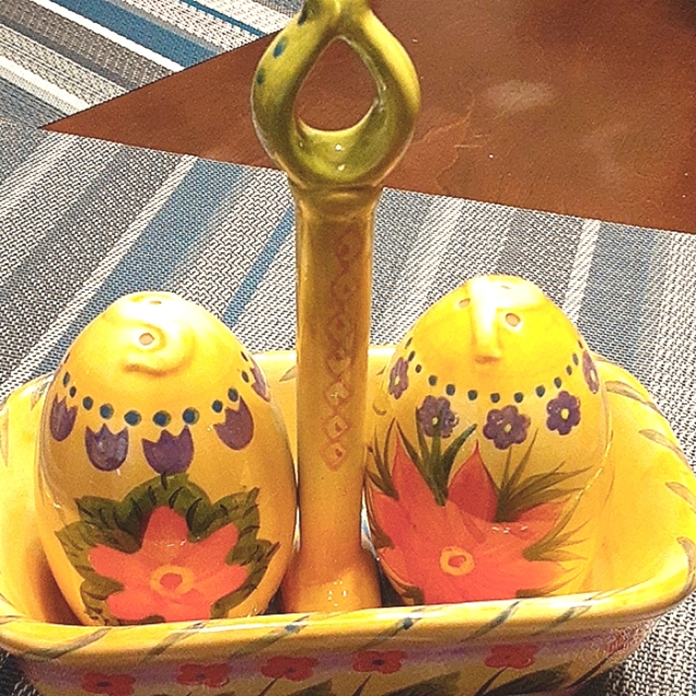 Hand Painted Easter Eggs Salt and Pepper Shakers Set Tabletops FONTANA